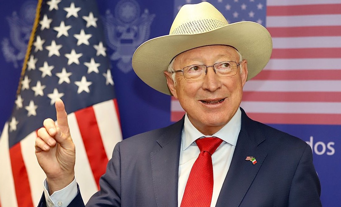 EU no toma posición política en México, dice embajador Ken Salazar