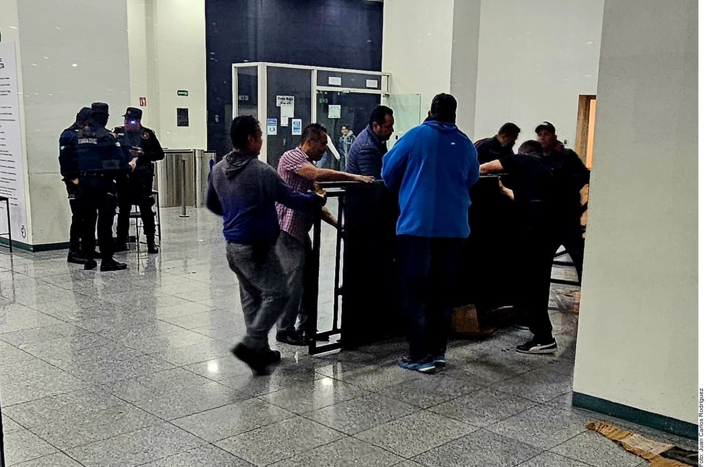 Blindan Fuerza Civil y antimotines Torre Administrativa