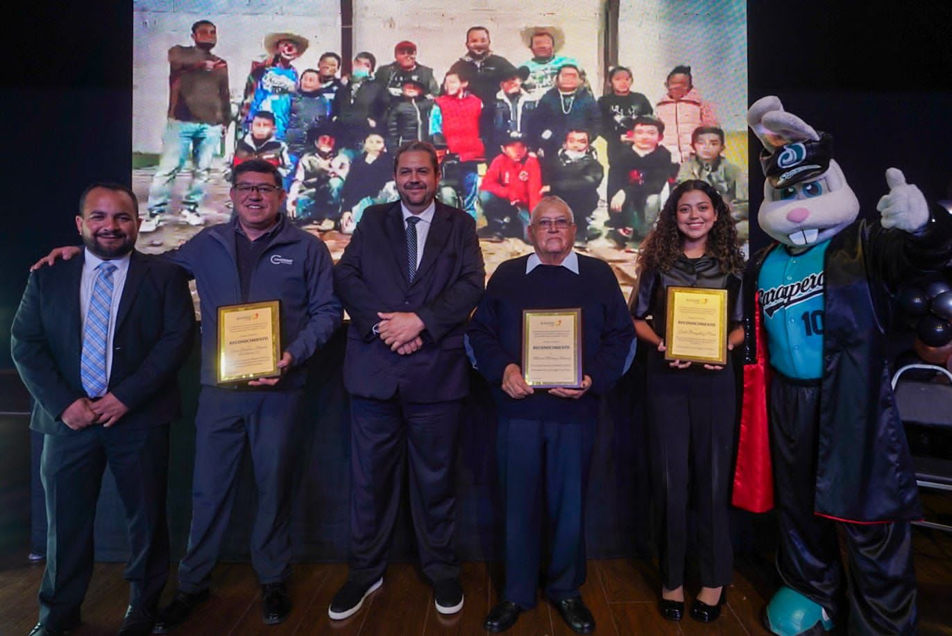 RECONOCEN A JUGADORES Y PROMOTORES DEL BÉISBOL EN RAMOS ARIZPE