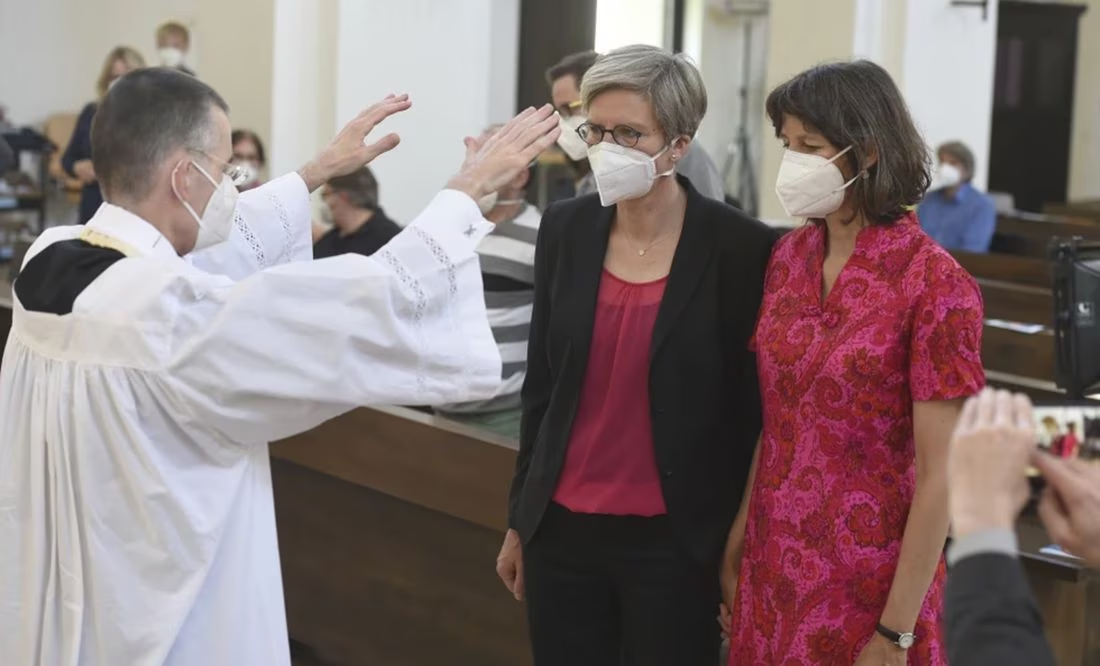 Bendición católica de parejas gay podría impactar en países sin derechos LGBTQ, consideran