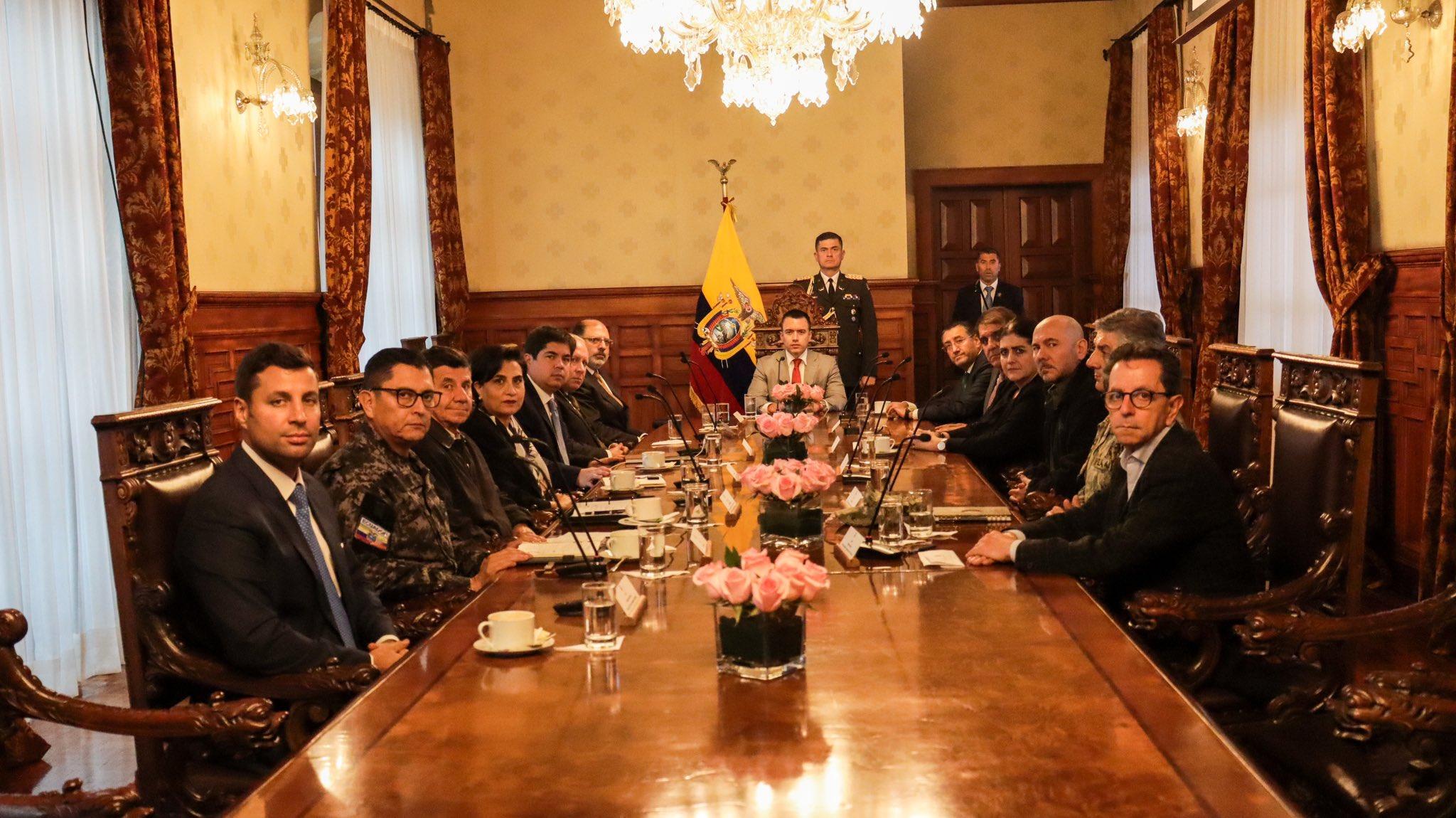 Presidente de Ecuador declara «Conflicto Armado Interno» y saca al ejército a combatir «terroristas»