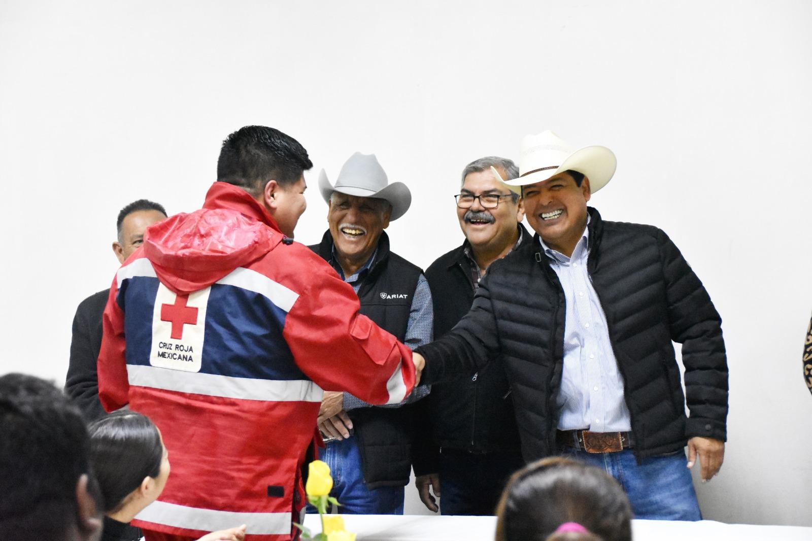 Reconoce Beto labor de enfermeros en 4C