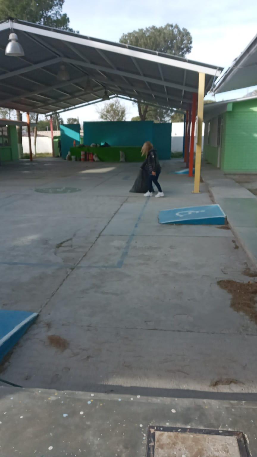 Atienden reportes de limpieza en escuelas