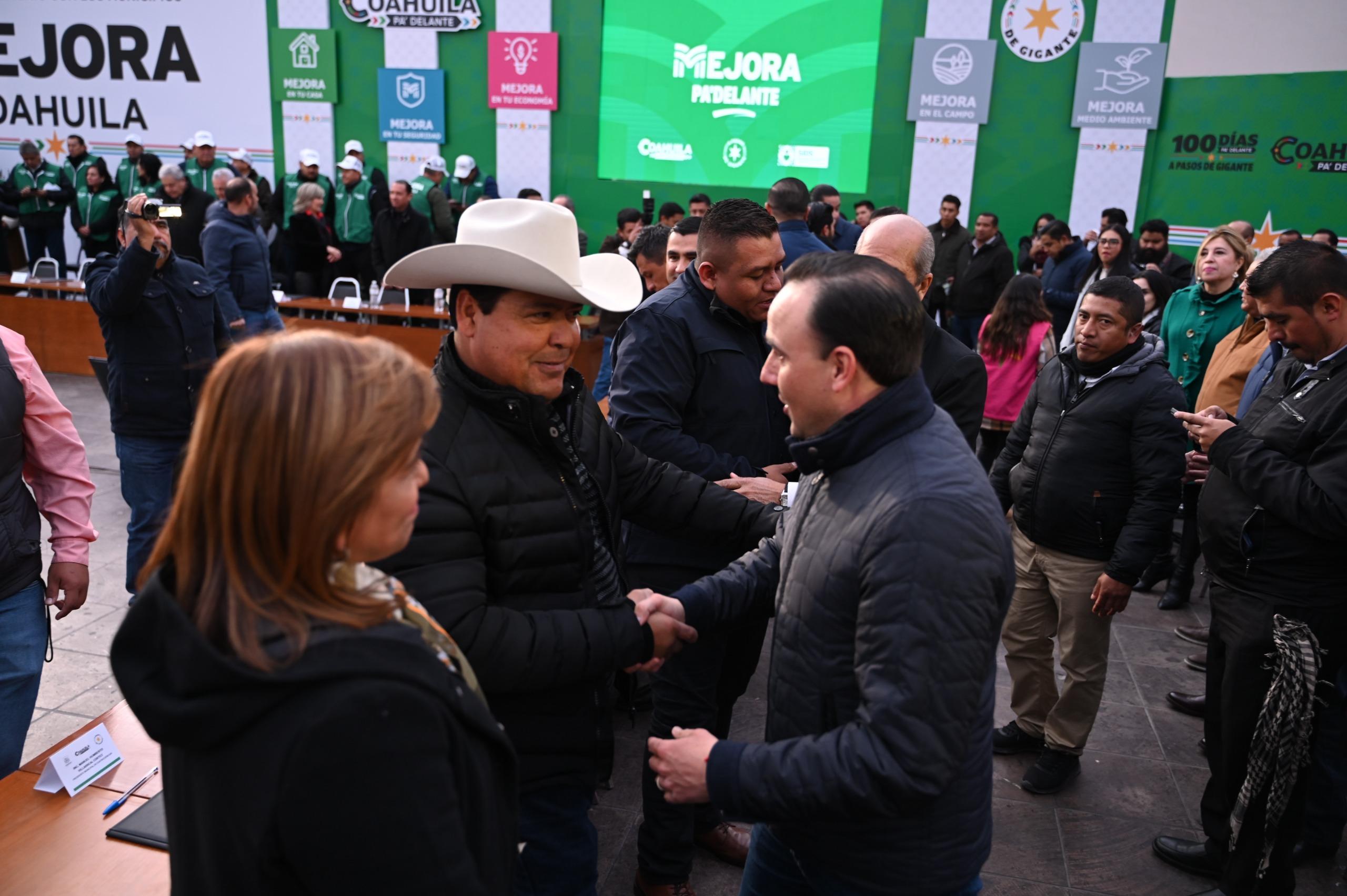 Firma Humberto Villareal convenio Mejora Coahuila