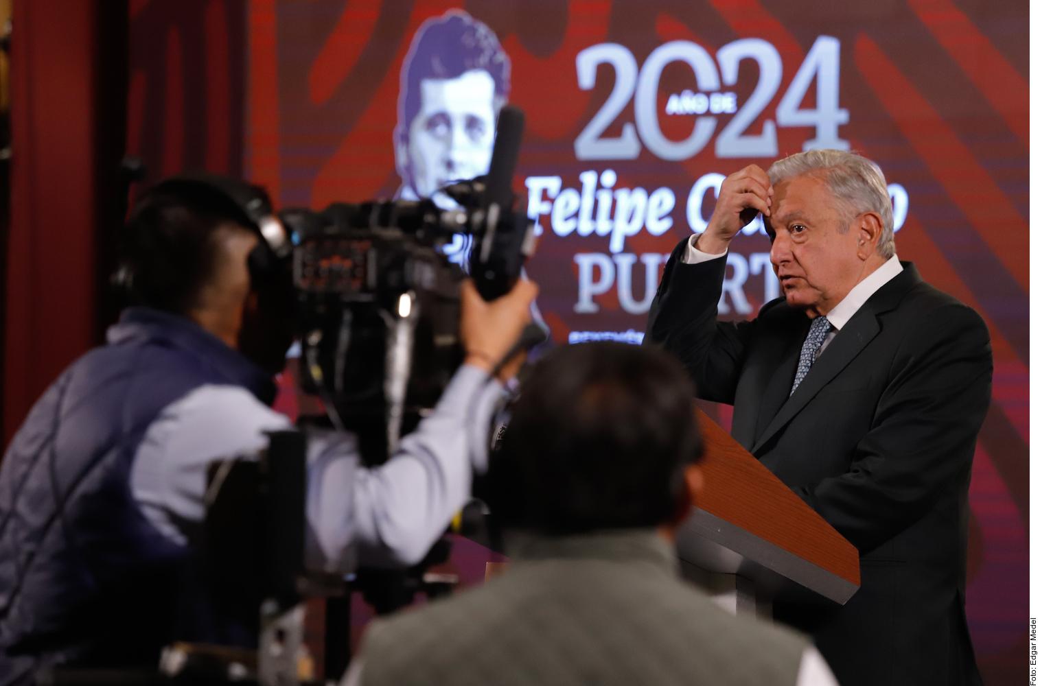 Se disculpa AMLO con diputada trans