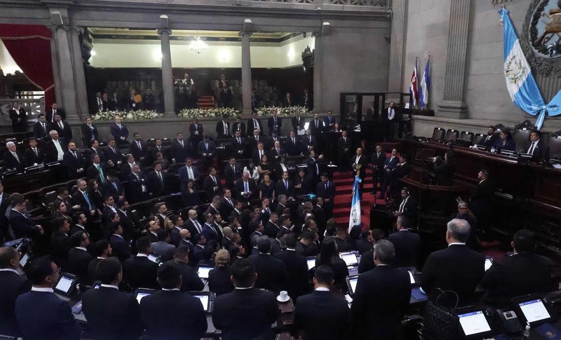 Asume Arévalo presidencia