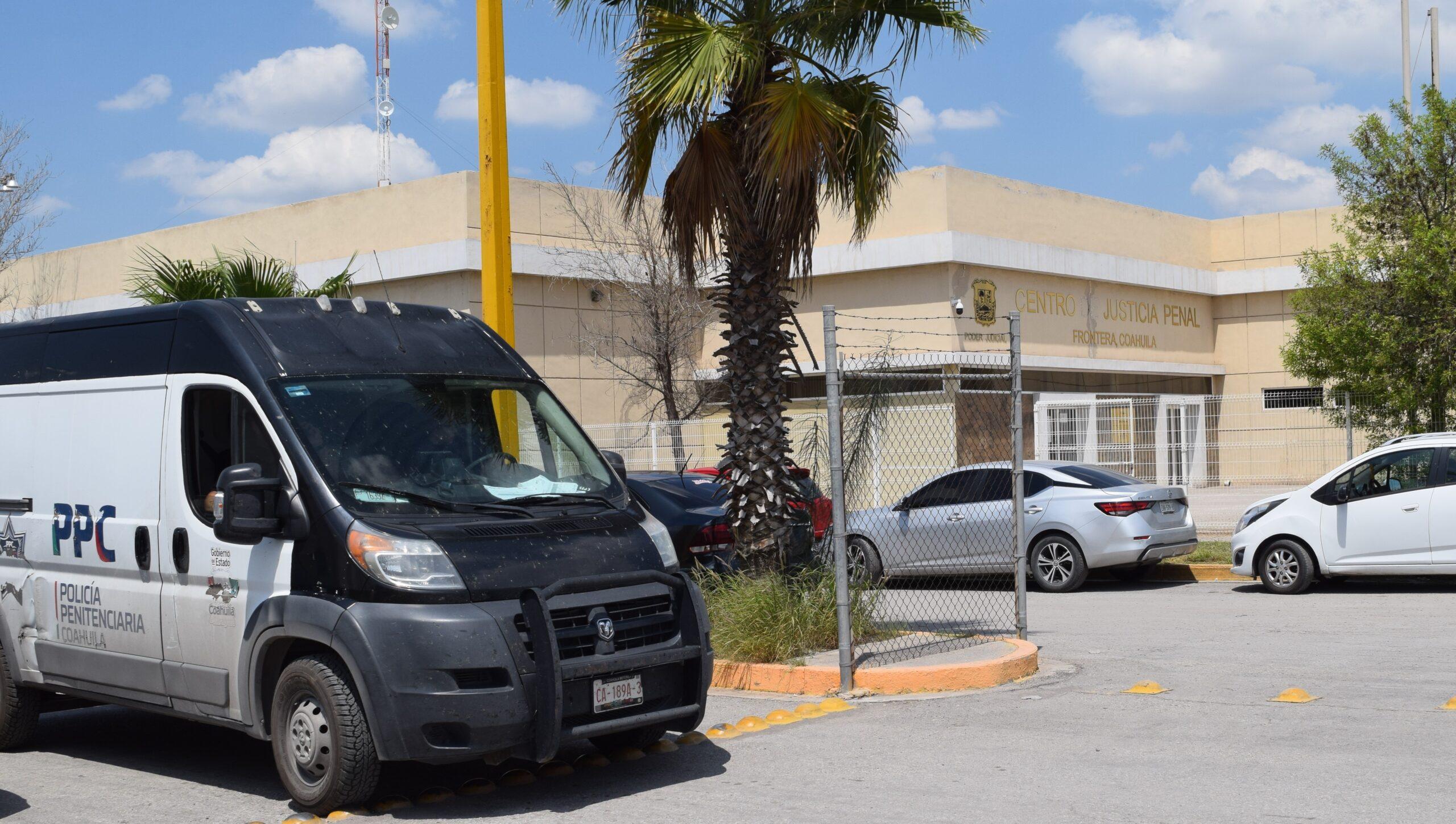 Pide ladrón a juez plazo para pagar