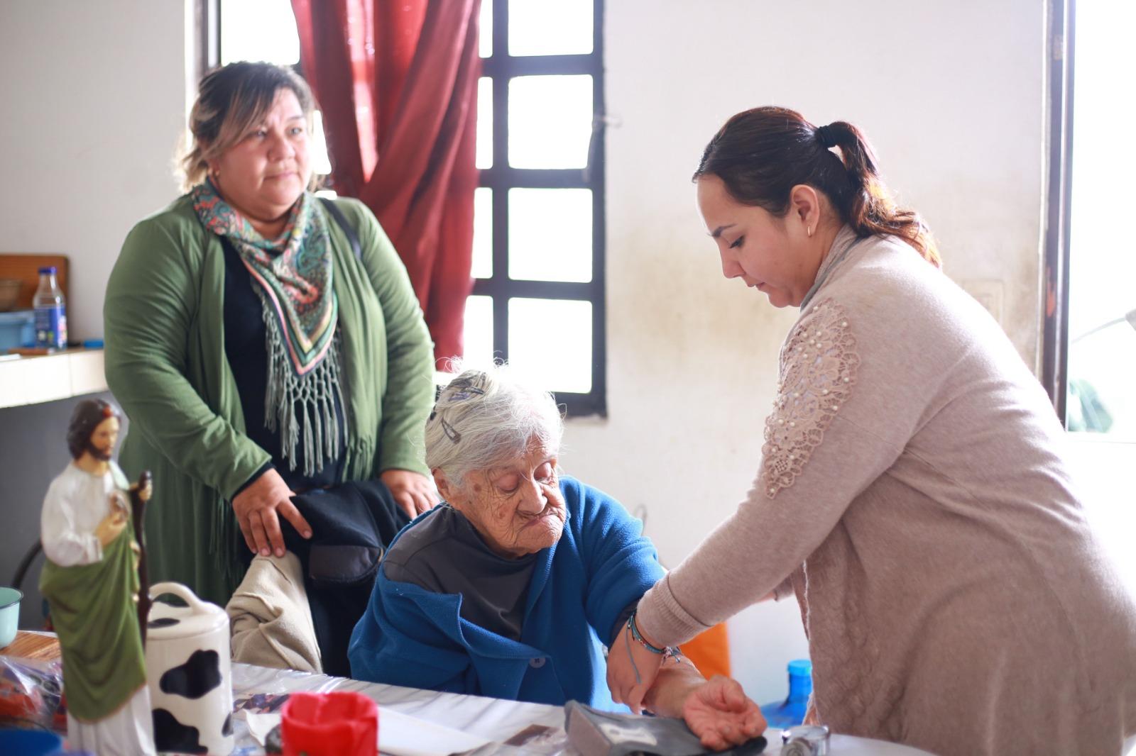 Atiende Castaños a los adultos mayores