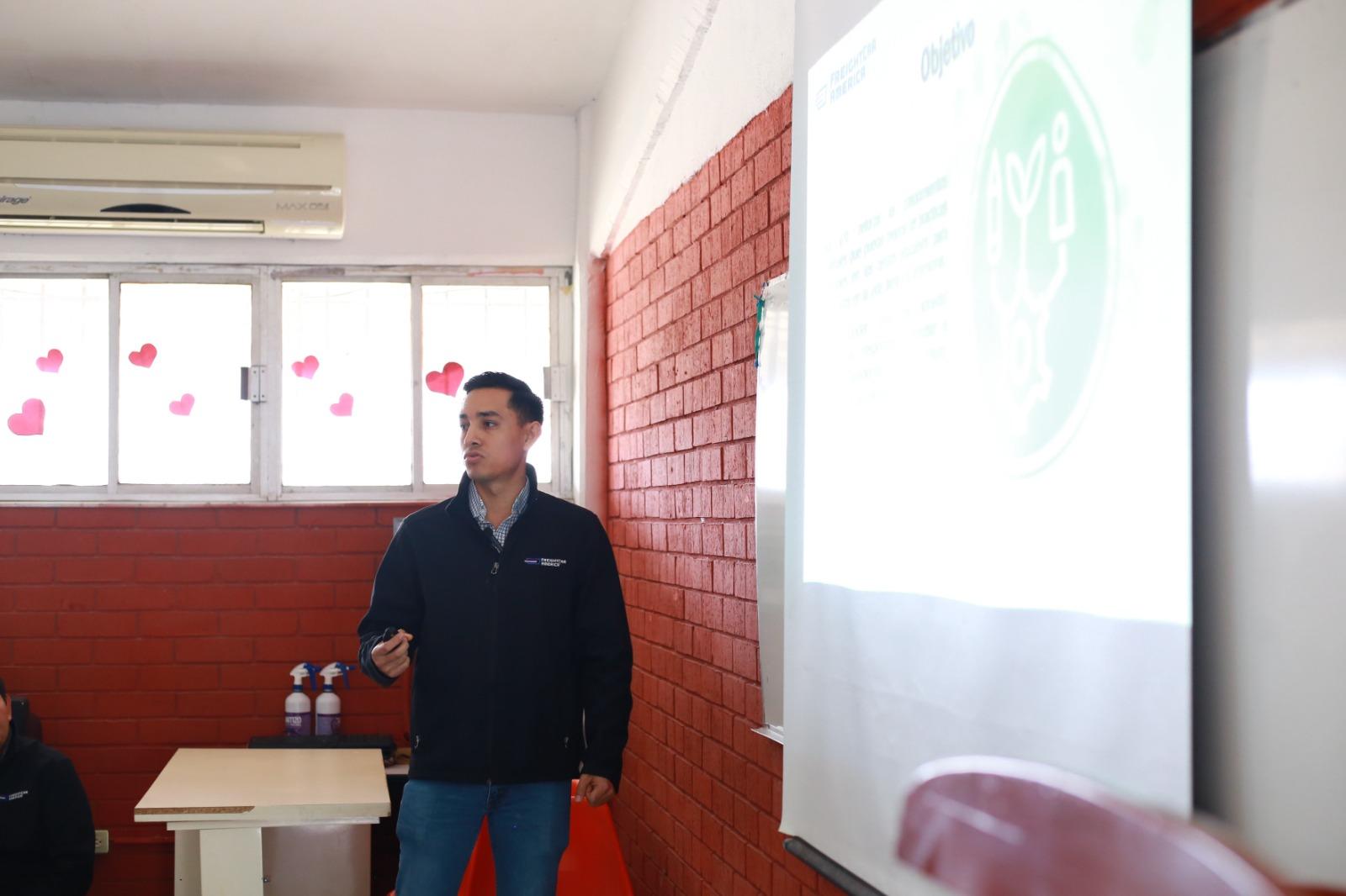 Conversan en torno al medio ambiente