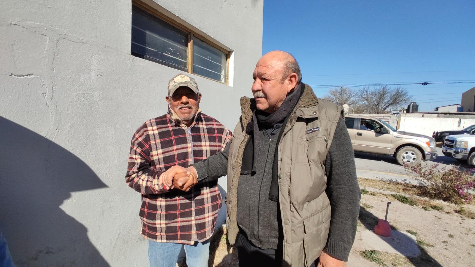 Entregan 40 toneladas de pollinaza a ejidatarios
