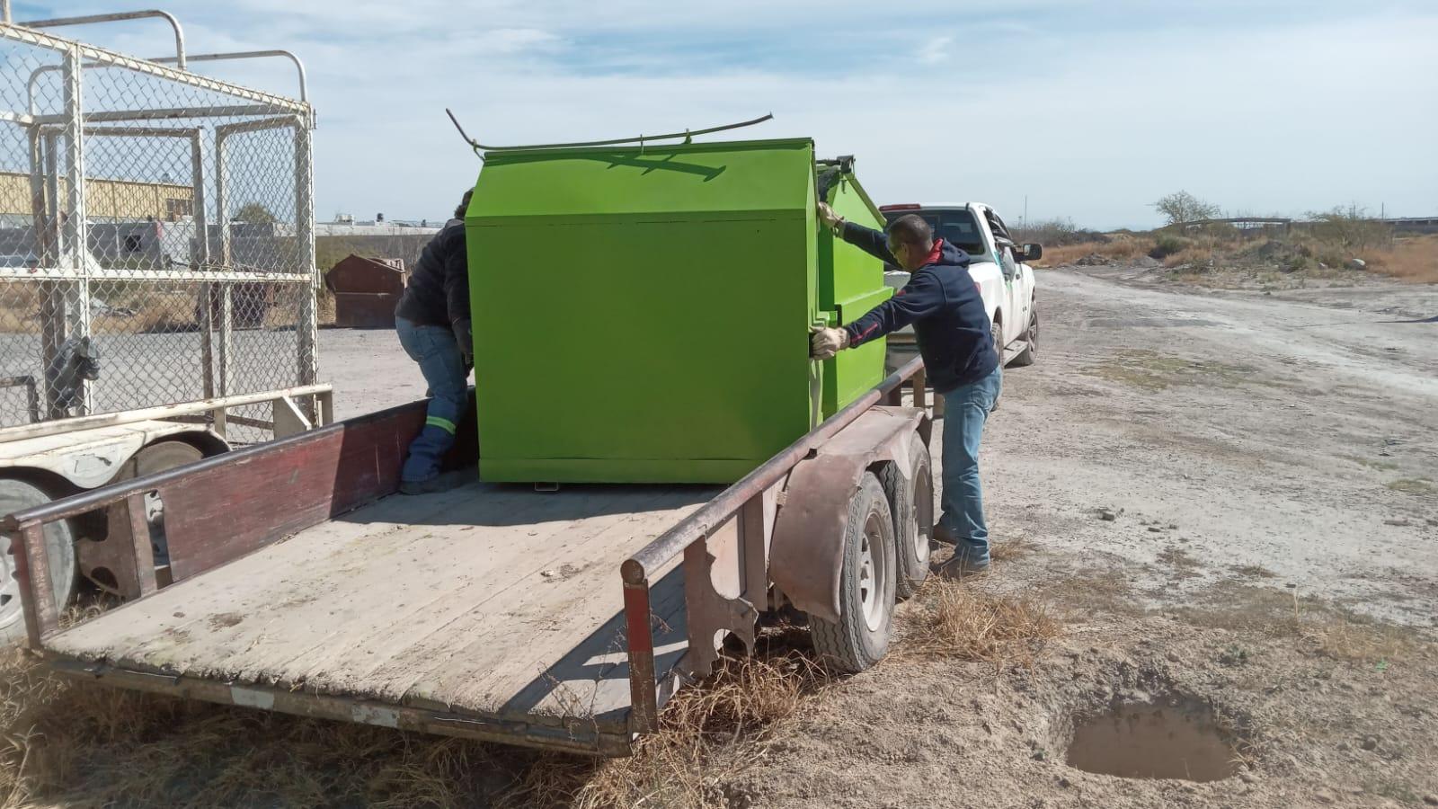 Restauran contenedores de basura en San Buena