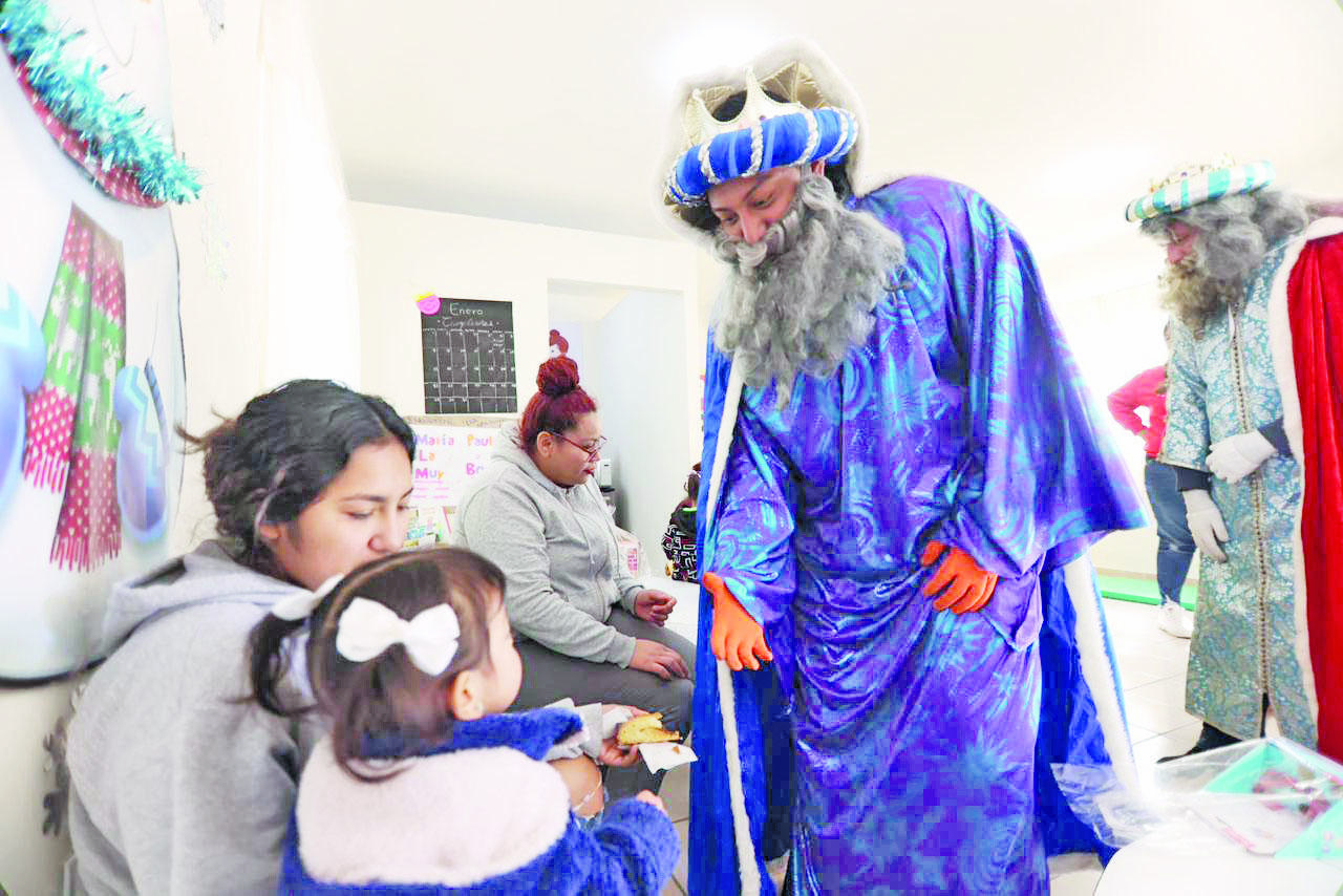 Lleva DIF Ramos regalos a alumnos del Centro Infantil