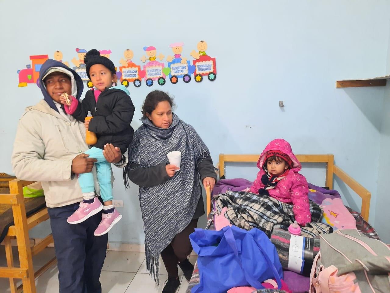 Protegen a sus hijas de bajas temperaturas