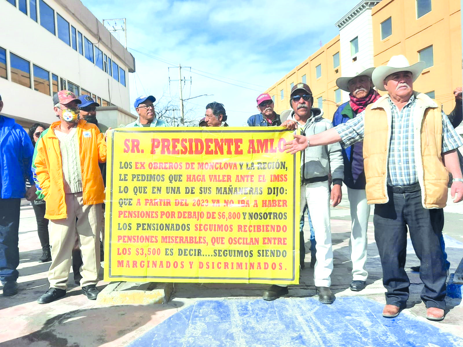 Exigen pensionados a AMLO cumplir palabra