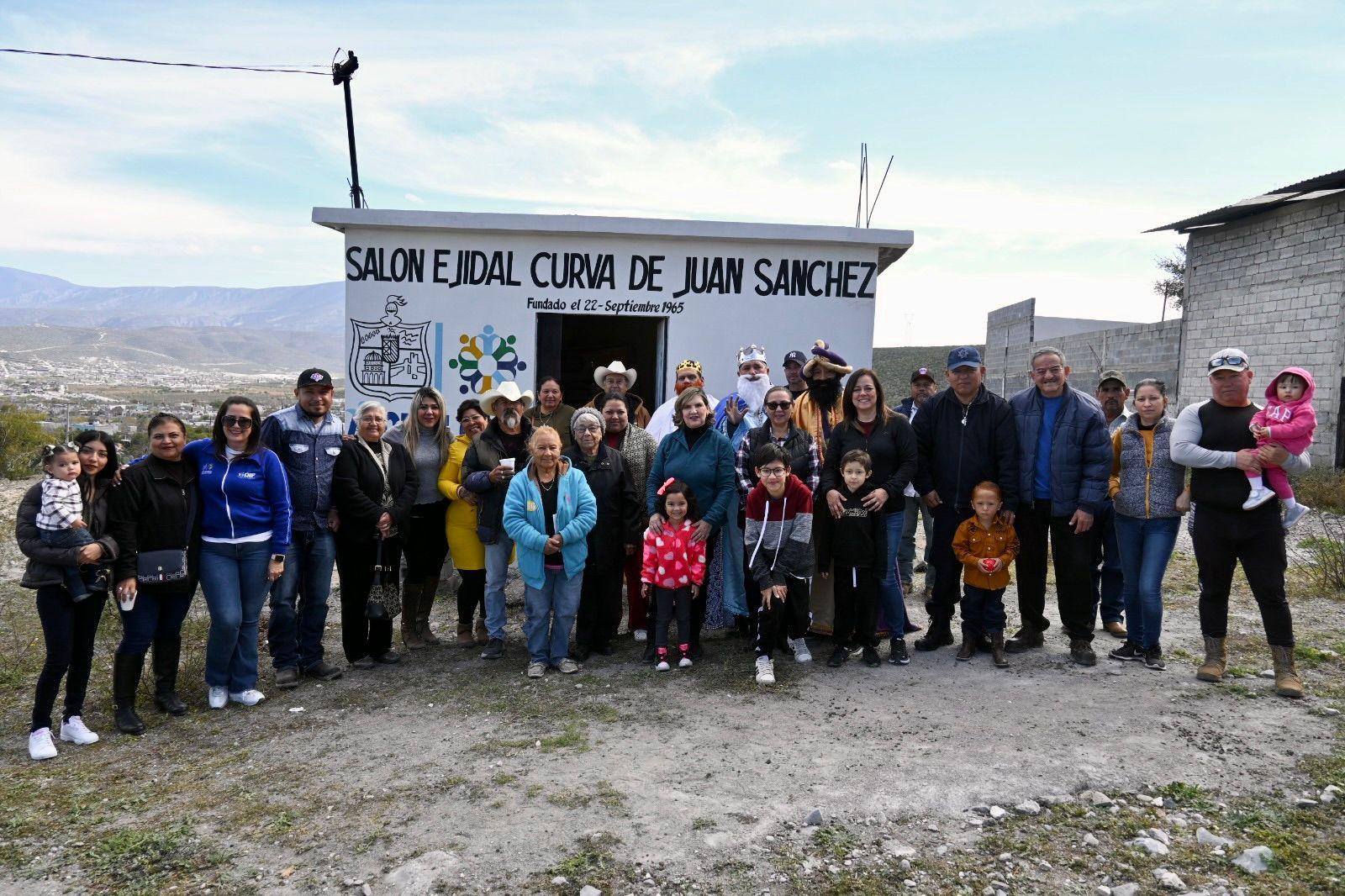 Recorre Presidenta DIF los ejidos de Monclova