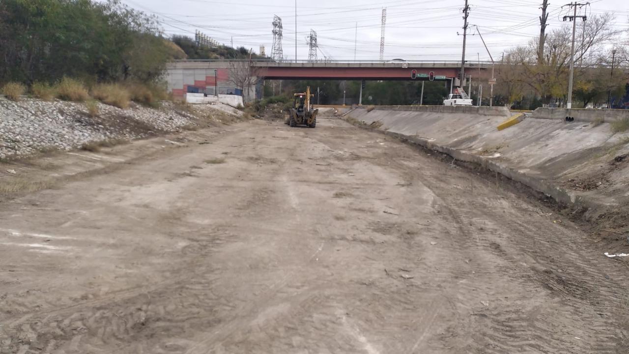 Limpian el arroyo de sector Obreras