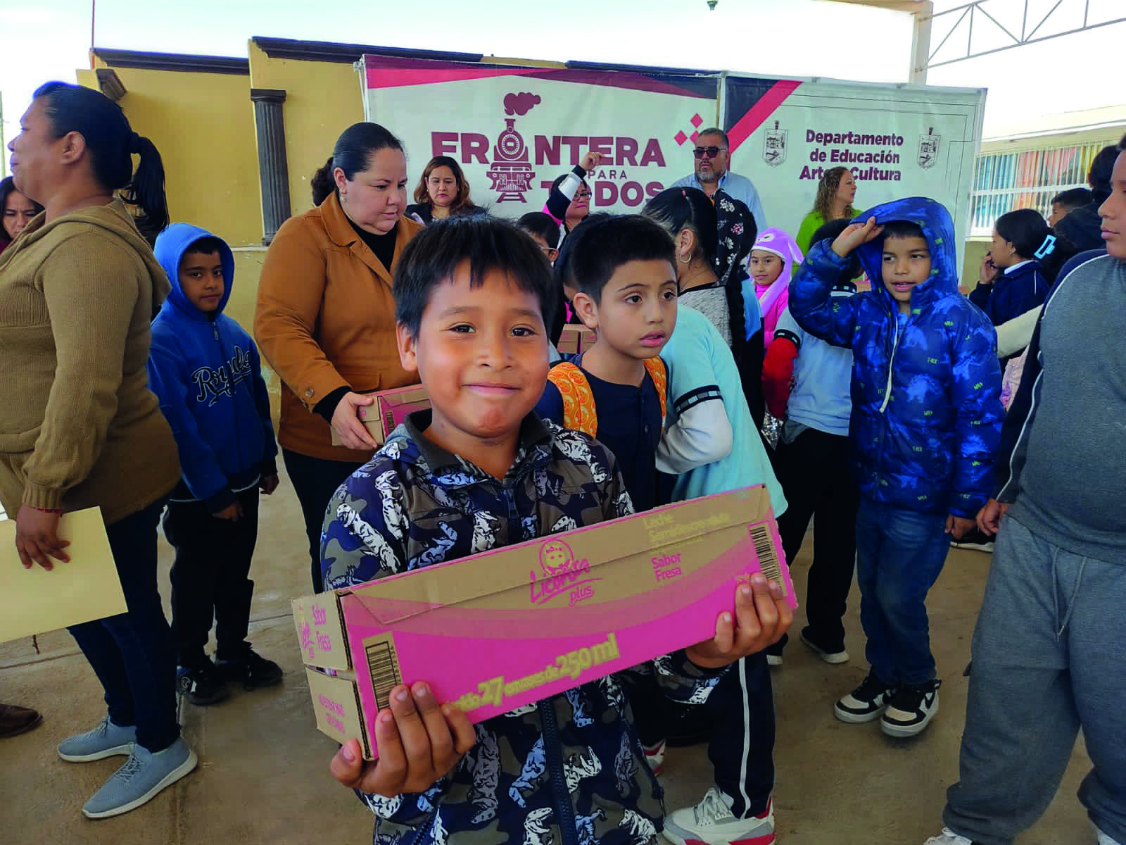 Reparten Lechitas Liconsa para alumnos en Frontera