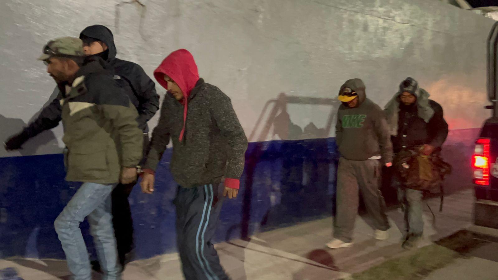 Sorprenden a cuatro adentro de primaria