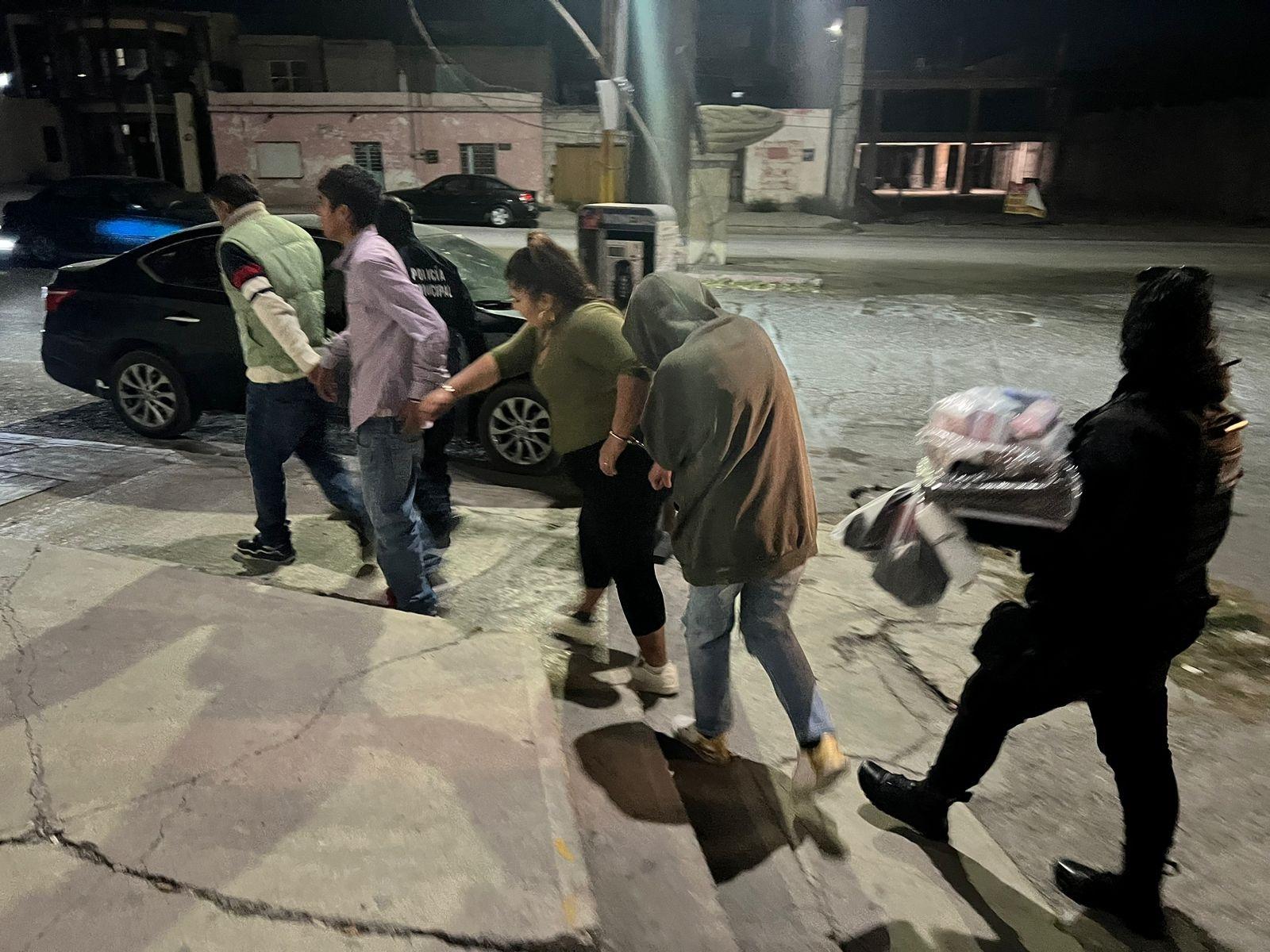 Roban en familia
