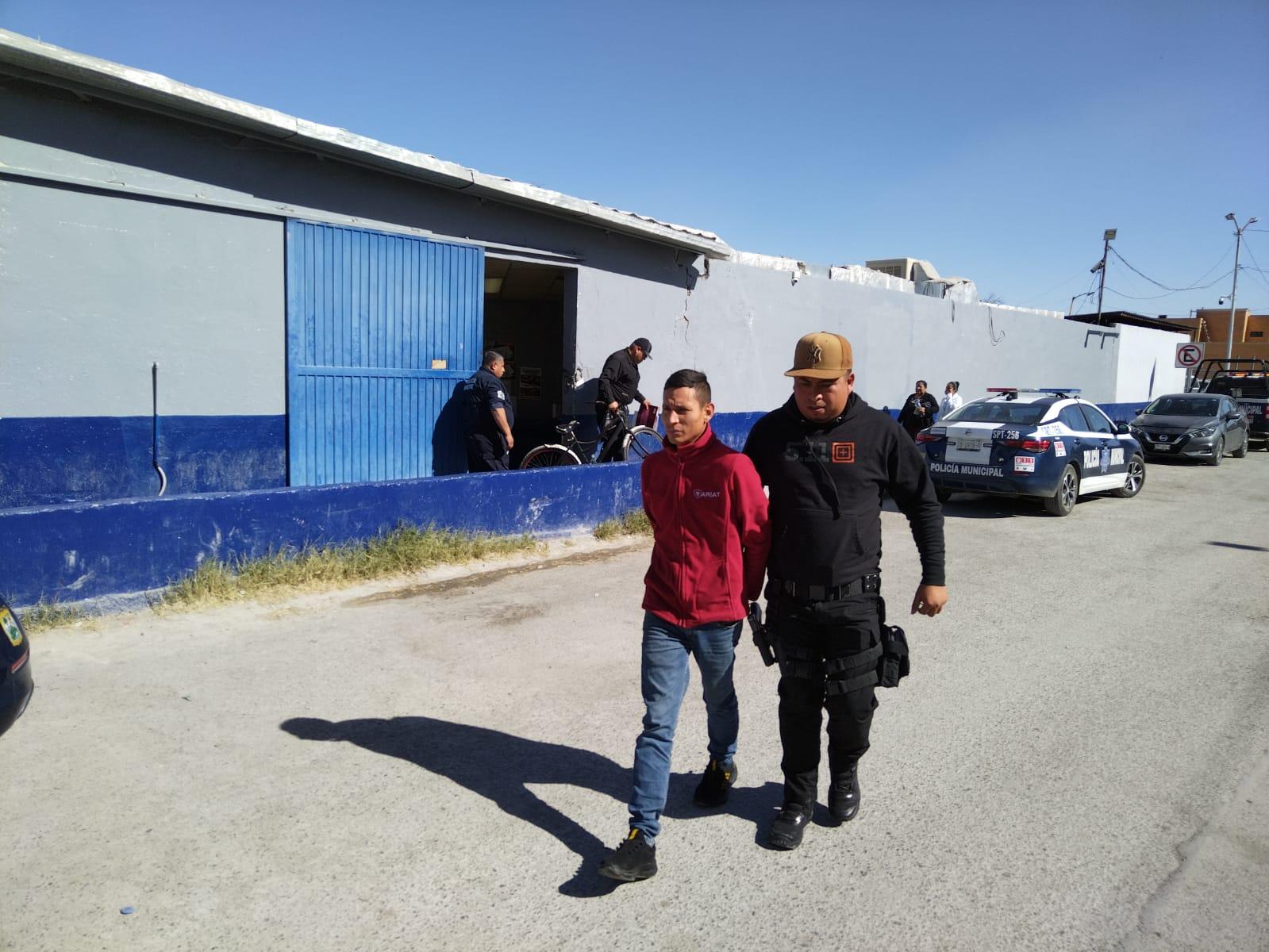 Detiene la Policía a vendedor de cristal