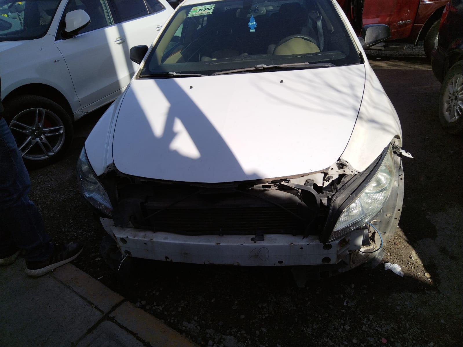 Descuidada conductora provoca fuerte accidente