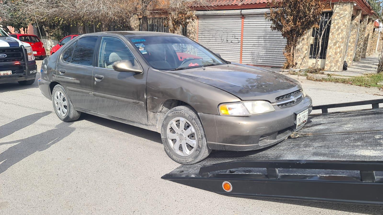 Cafre taxista impacta auto