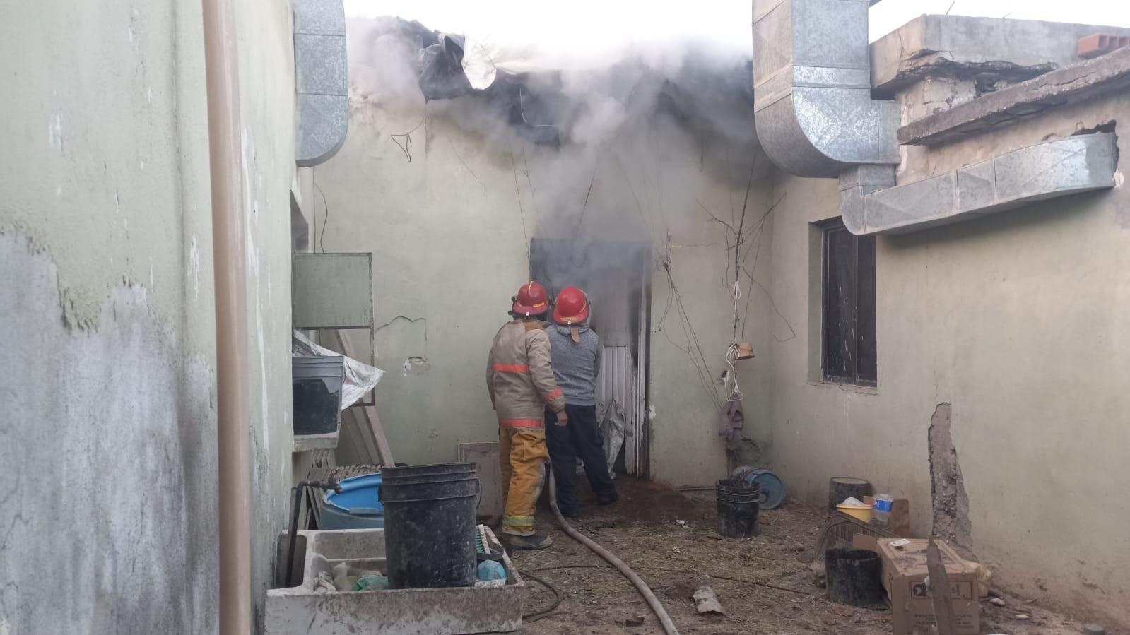 Consume una vivienda madrugador incendio