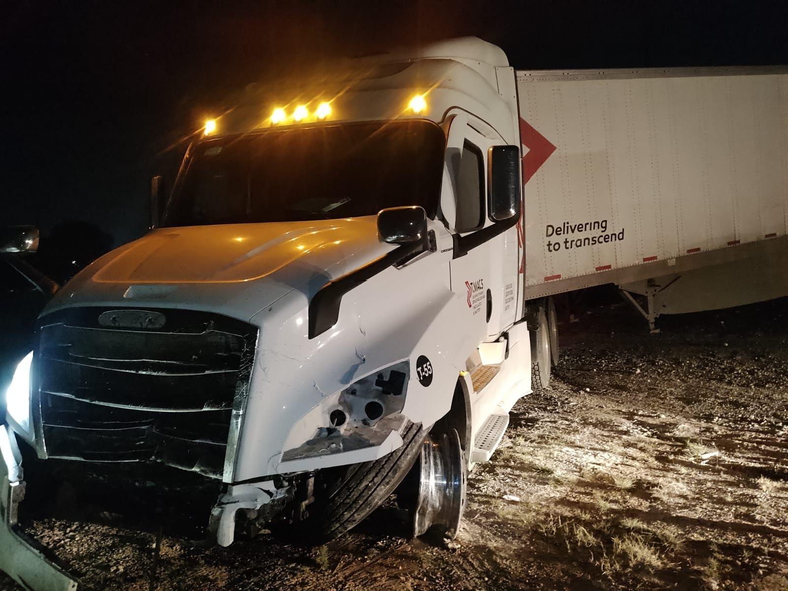 Muere conductor al  chocar contra tráiler