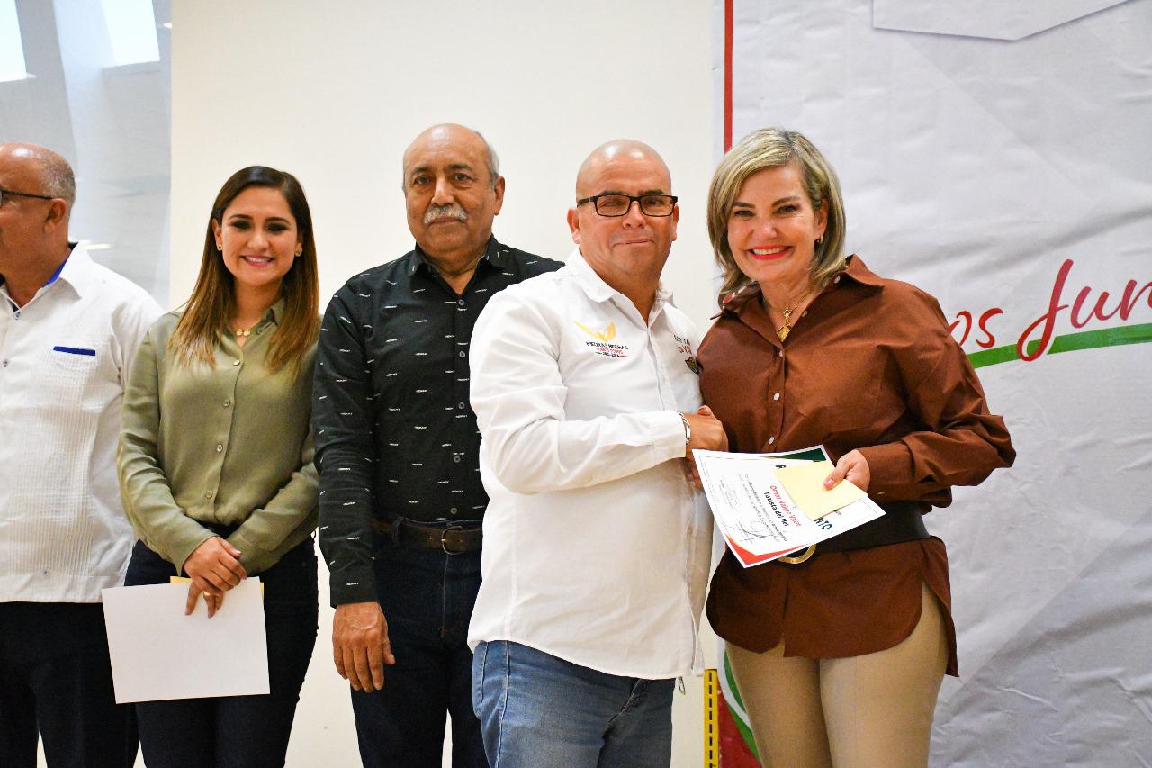 Estimula Norma a los trabajadores del volante