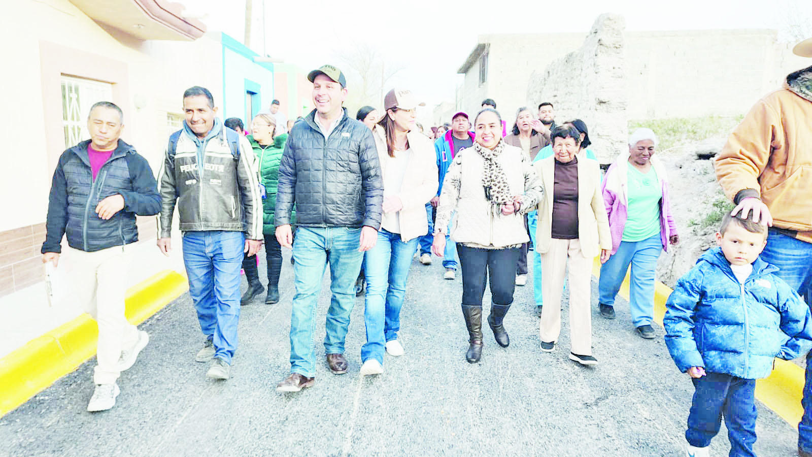 Cumple alcalde a familias de Parras
