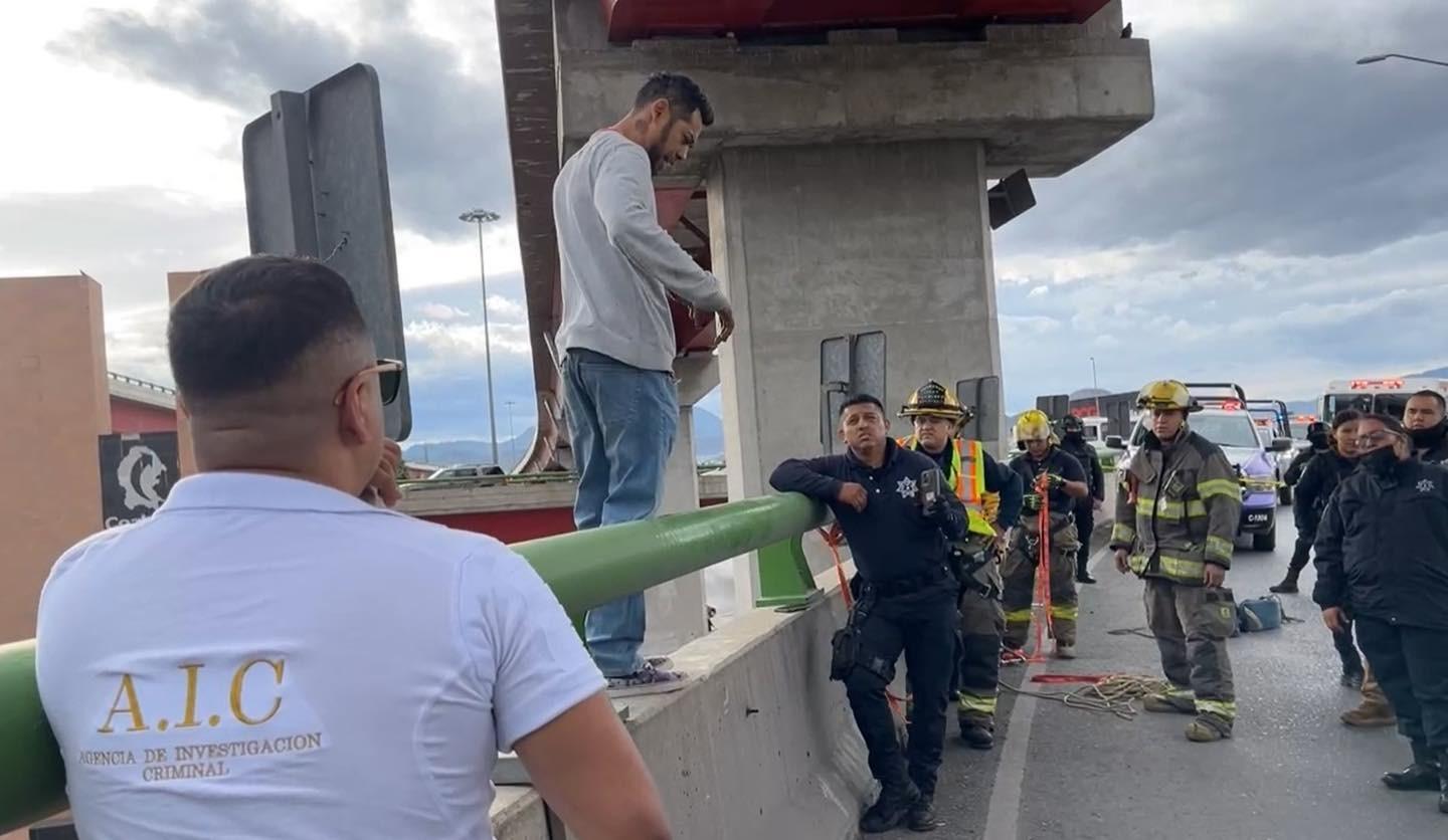 Se lanza desde un puente y sobrevive