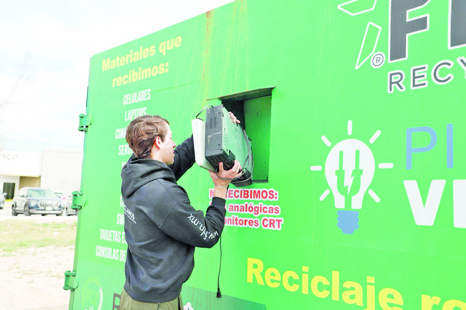 Reubican contenedor de desechos electrónicos