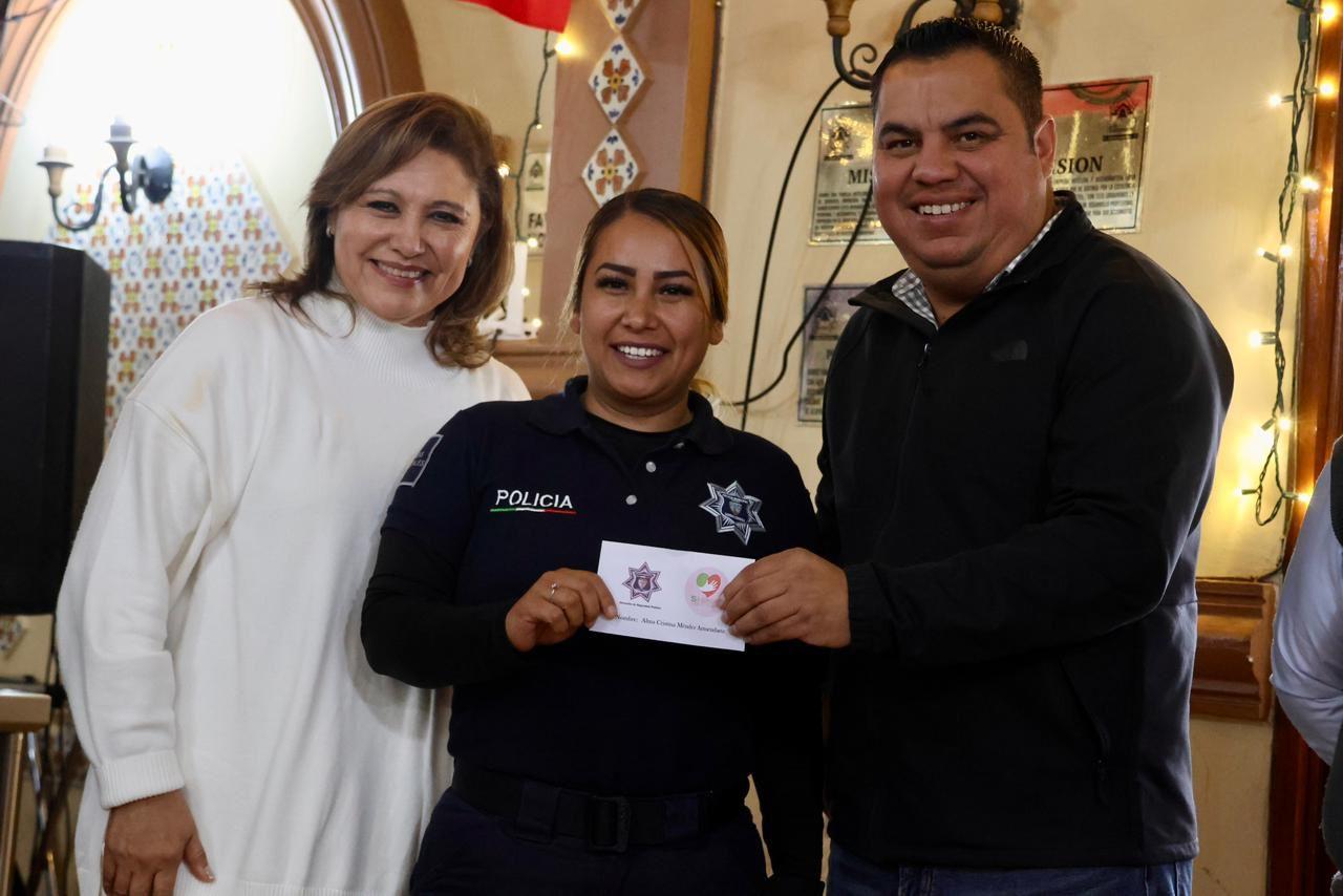 Reconoce Alcaldesa a policías en su día