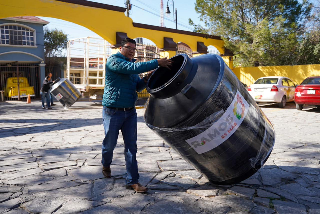 Continua venta de tinacos a bajo costo