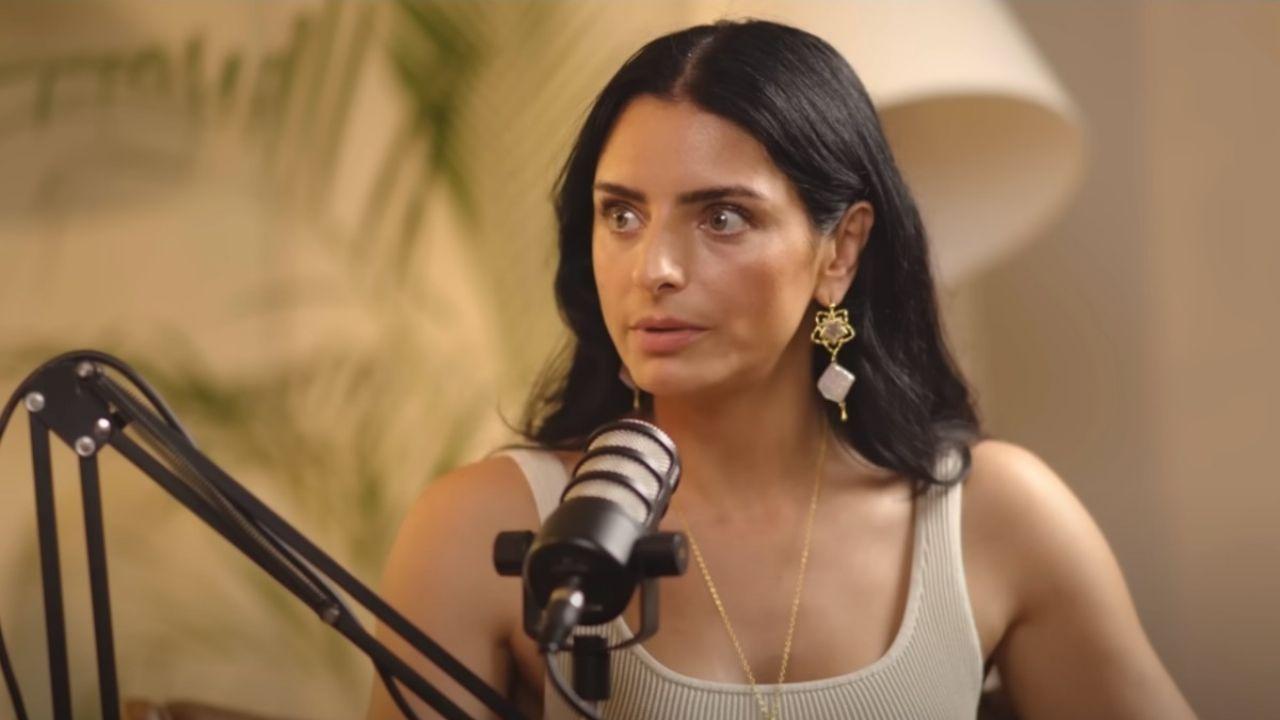 Aislinn Derbez plantea que enfermedades se curan a través de las emociones; en redes la acusan de desinformar