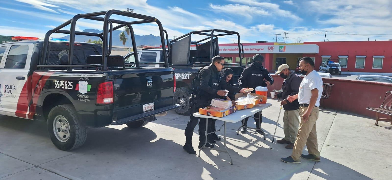 Muestran lado humano elementos de la Policía
