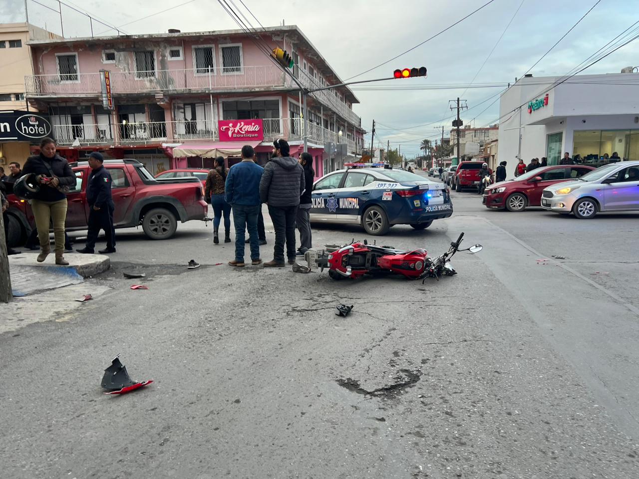 Graves 2 menores; sufren accidente en motocicleta