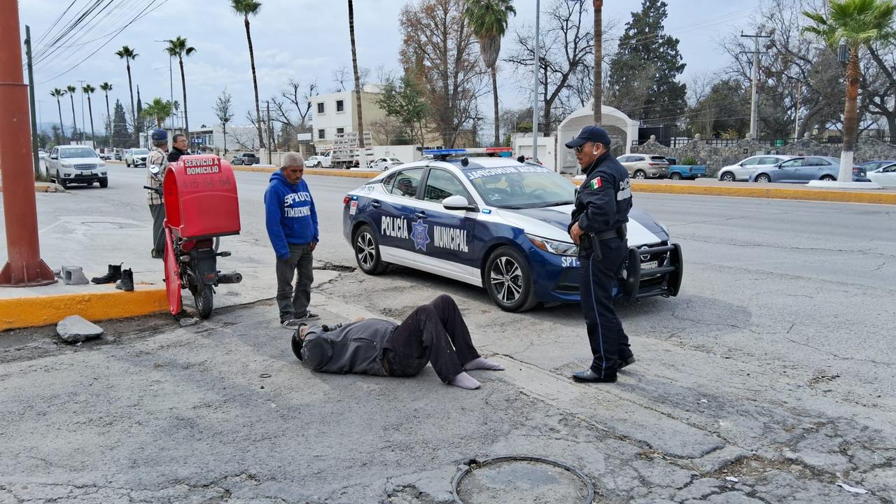 Se accidenta en moto repartidor de comida