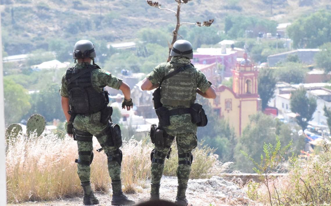 Slim considera excesivo el poder que tienen los militares en este sexenio