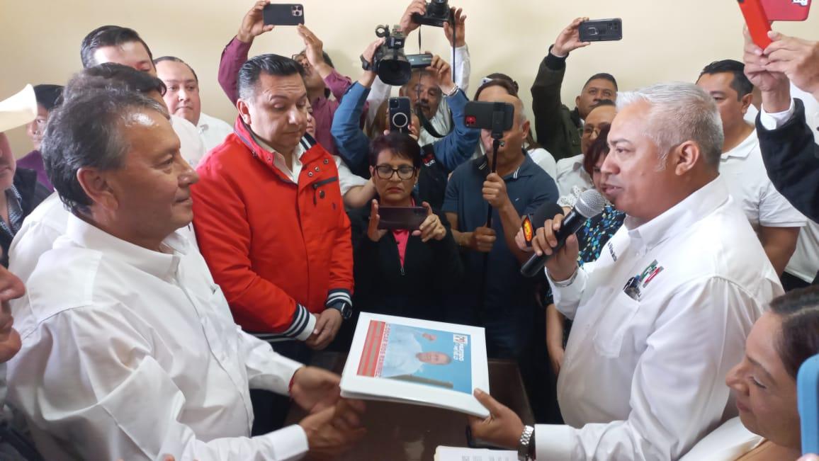 Miles apoyan registro de precandidatos del PRI