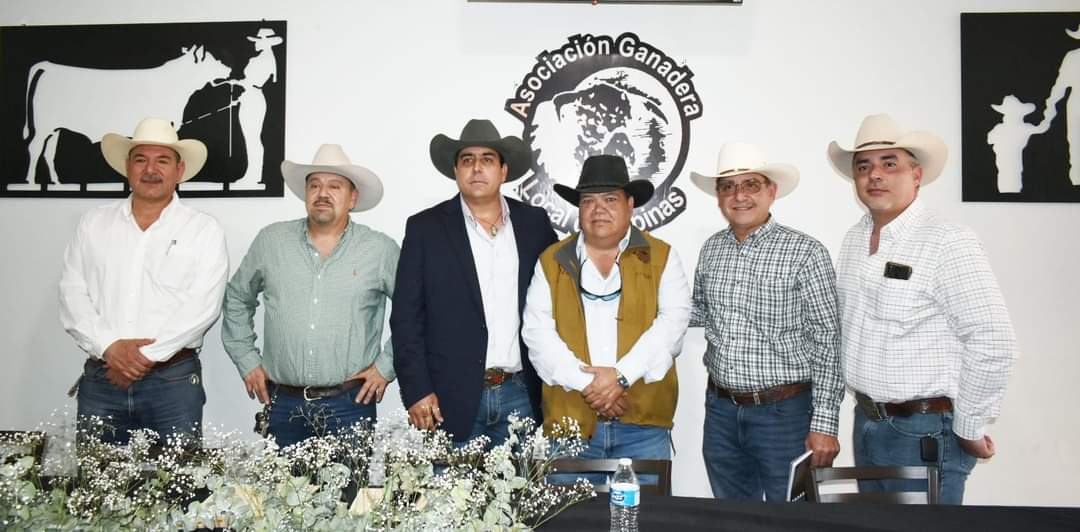 Es Alejandro Presidente de Asociación Ganadera