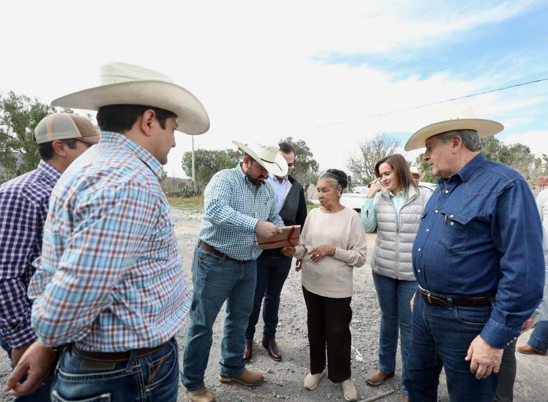 Atiende Saltillo a gente del campo