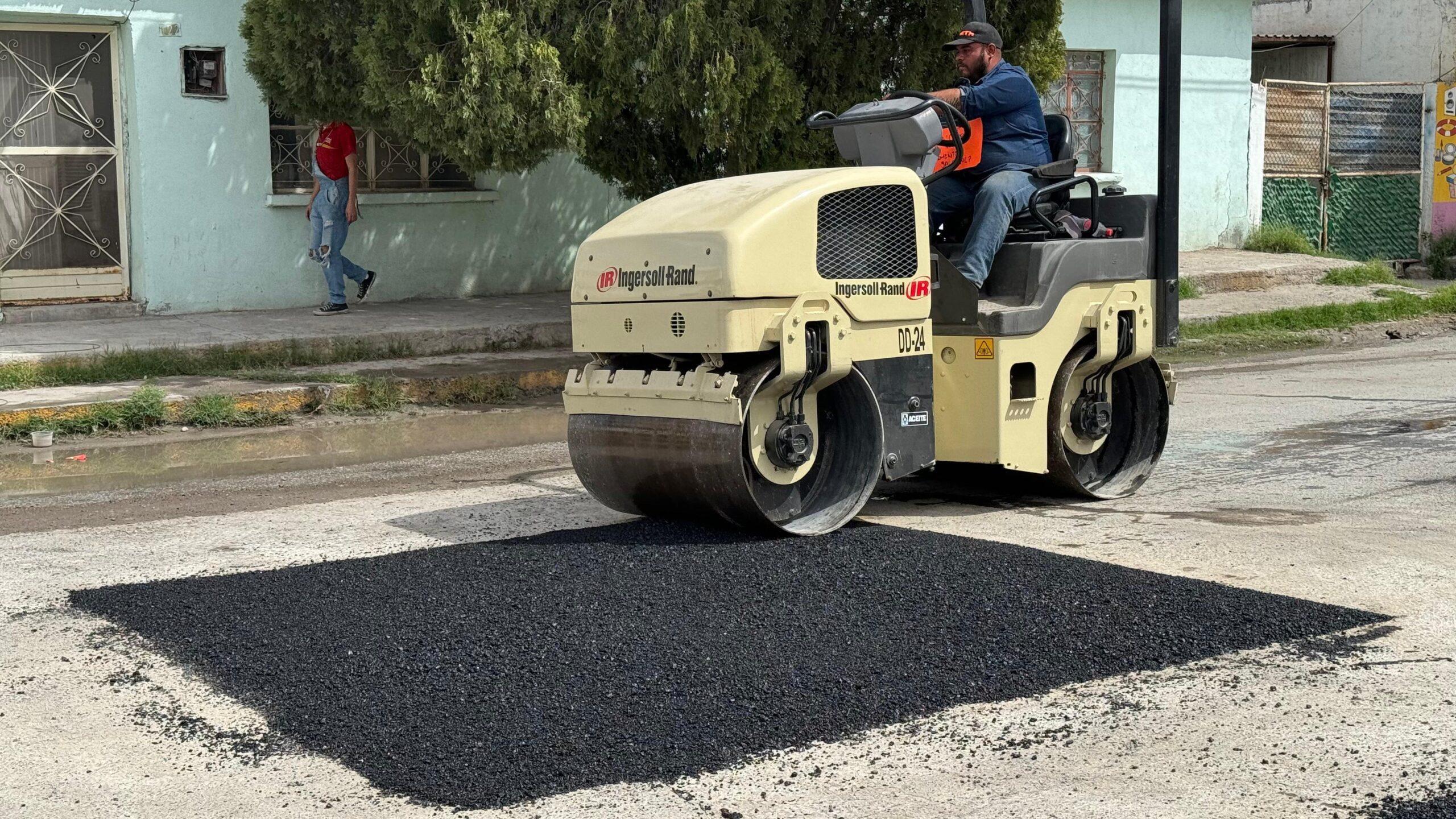 CUADRILLAS DE BACHEO REHABILITAN VIALIDADES