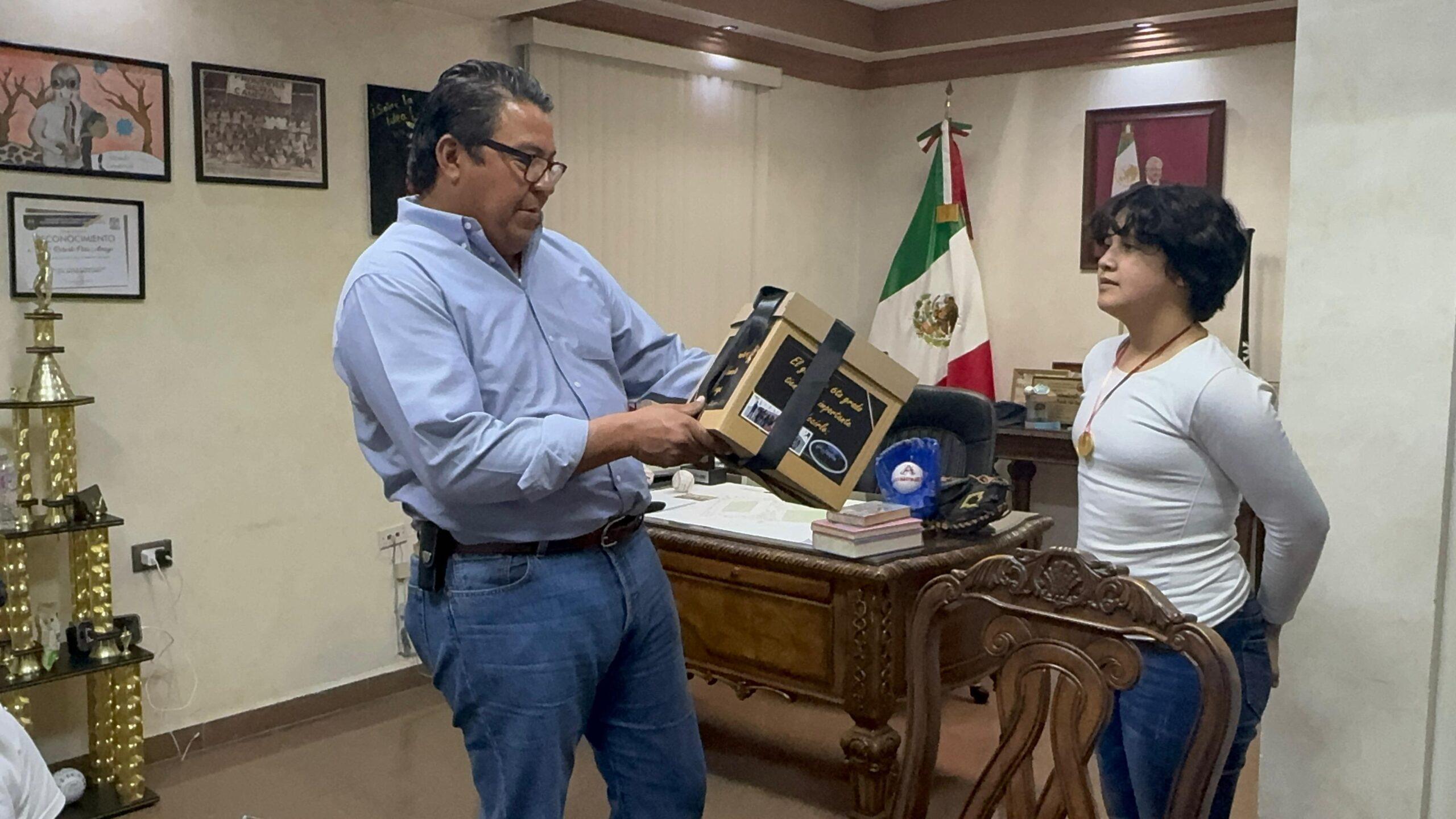 Solicitan a Beto Piña apadrine generación