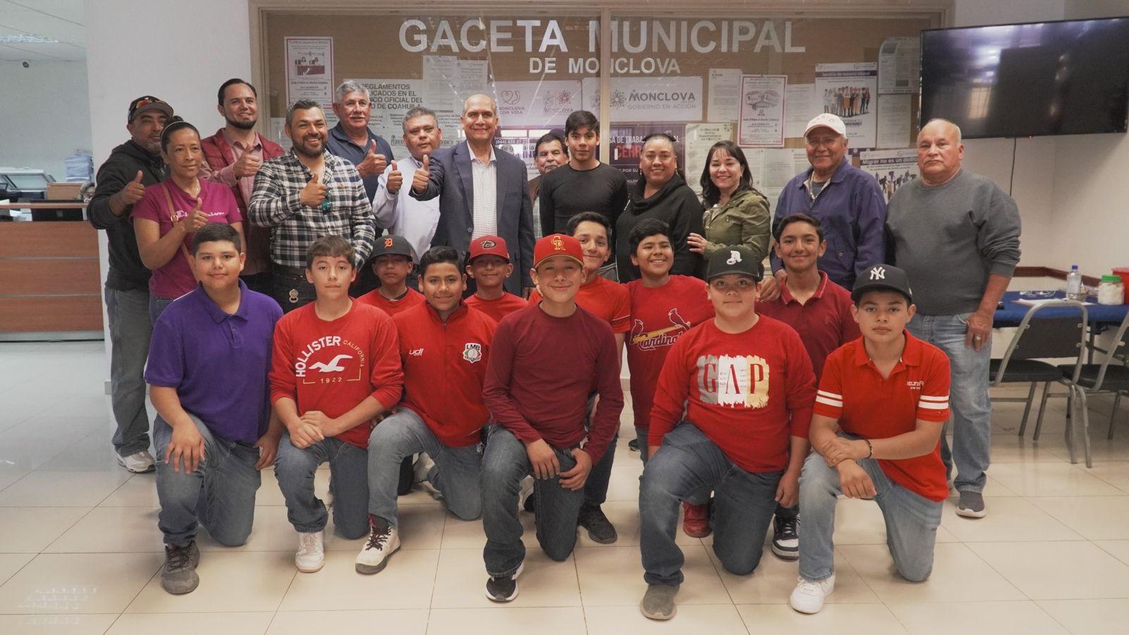Se prepara para el Nacional equipo de béisbol de 13 años