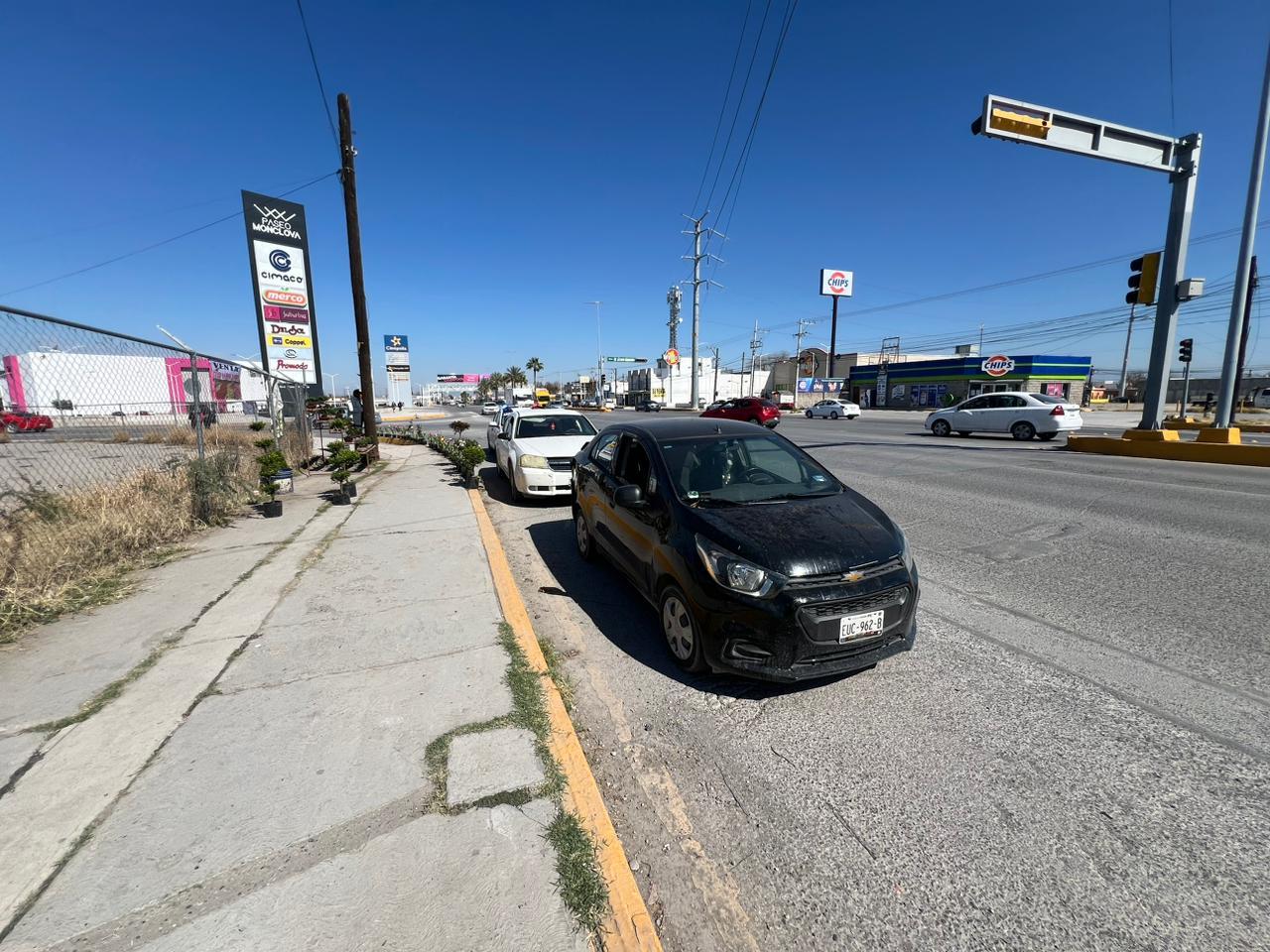 Imprudente conductora ocasiona fuerte colisión