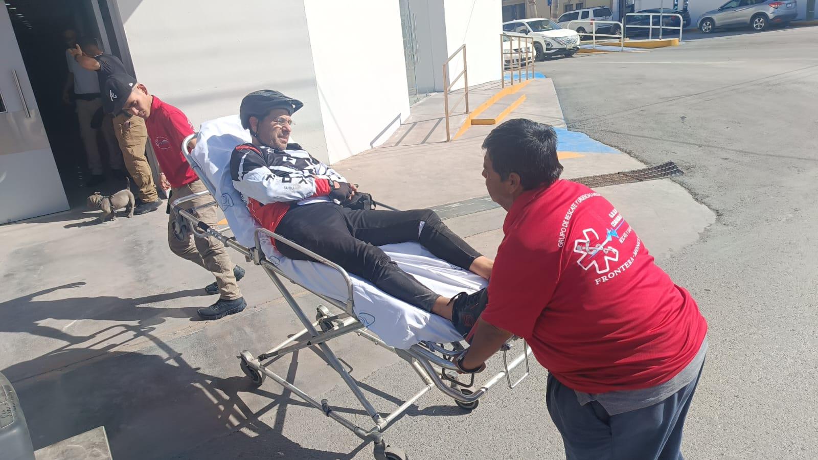 Aparatosa caída sufre un ciclista