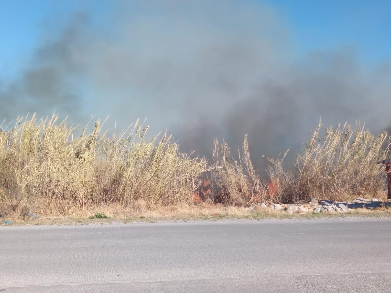 Viven terror por incendio vecinos de la calle Álamo