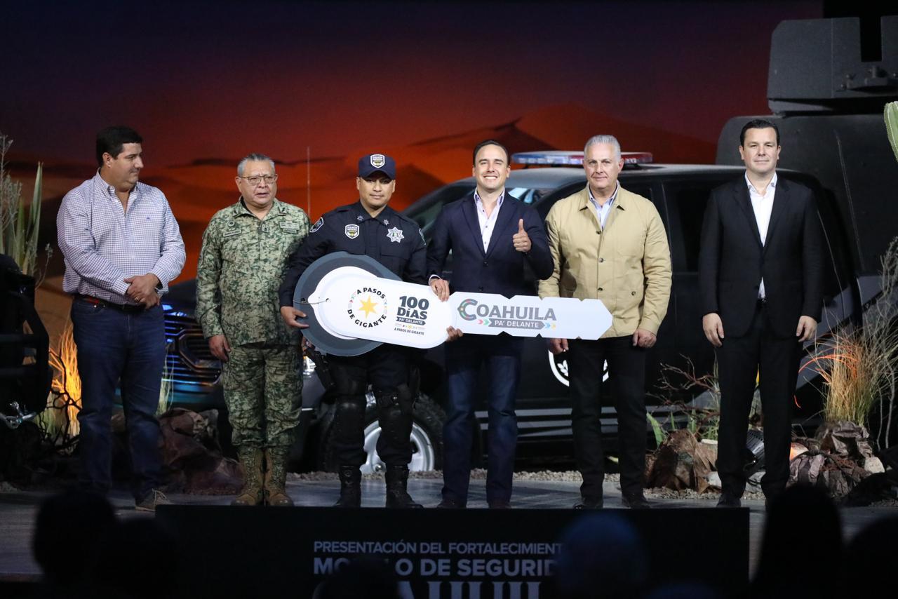 ENTREGA MANOLO 150 PATRULLAS Y VEHÍCULOS TÁCTICOS