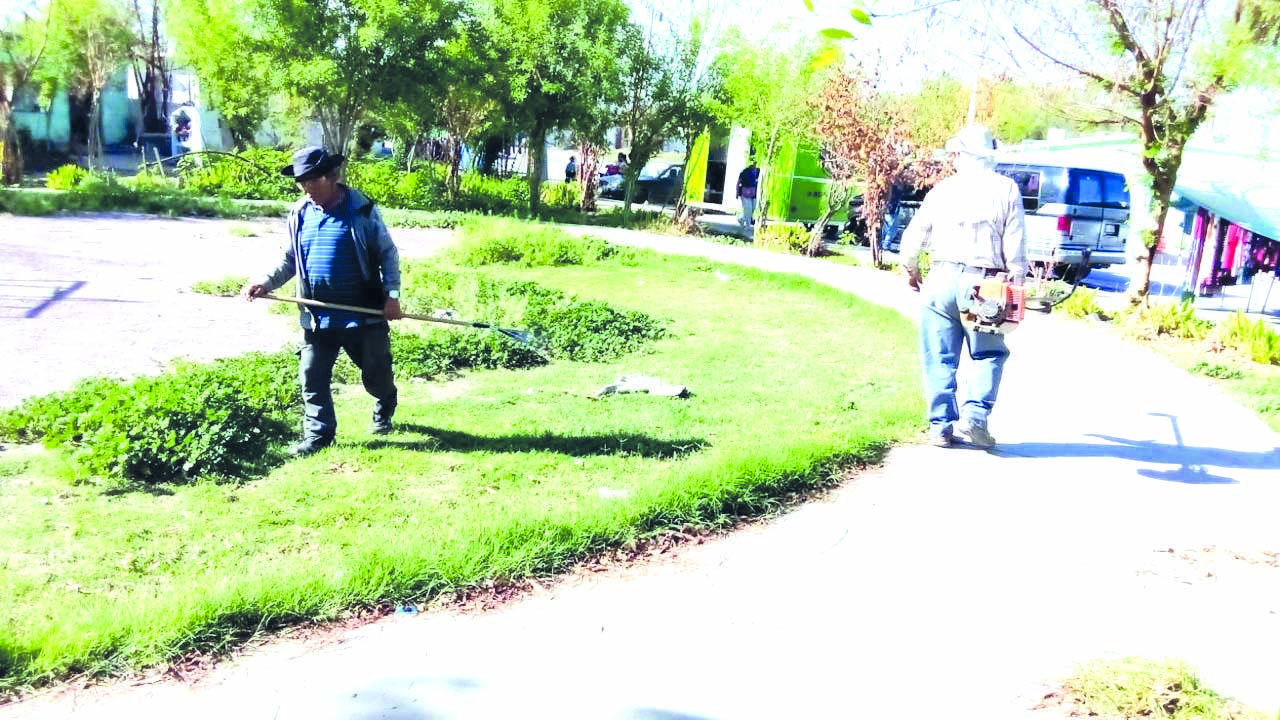 Embellece Municipio plazas y áreas verdes 
